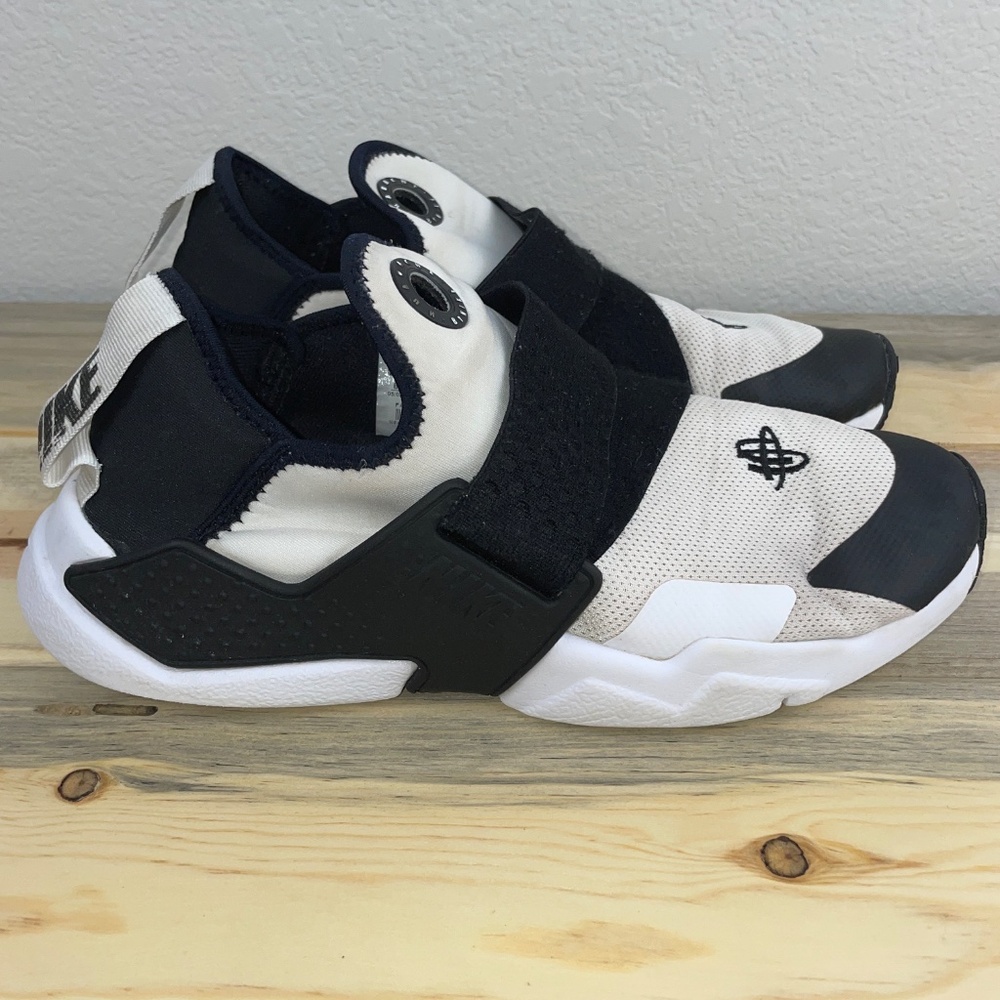 Nike Huarache Extreme White Black Size 6.5Y = Women's 8.5
